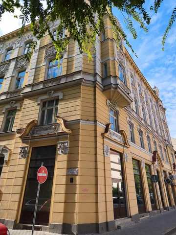 Historic façade with stucco decoration – corner seen from Kúpeľná street